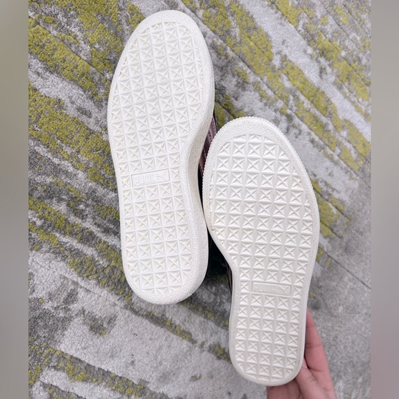 Puma Suede Heart Size 4 Black/Rose Gold - Picture 4 of 5